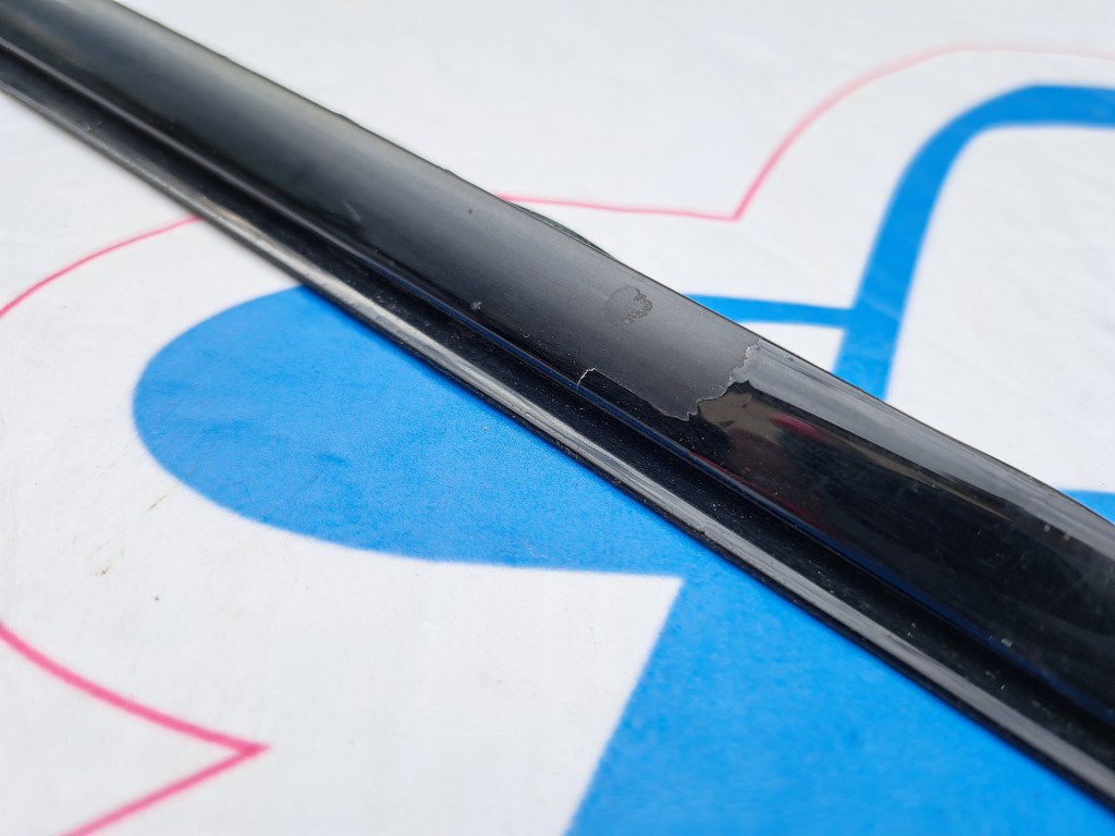 BMW E46 coupe cabrio fekete shadowline bal elsõ vízlehúzó díszléc dekorléc - hibás 2. kép