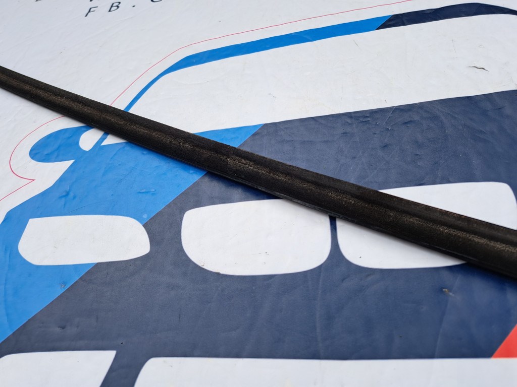 BMW E46 coupe cabrio fekete shadowline bal elsõ vízlehúzó díszléc dekorléc - hibás 4. kép