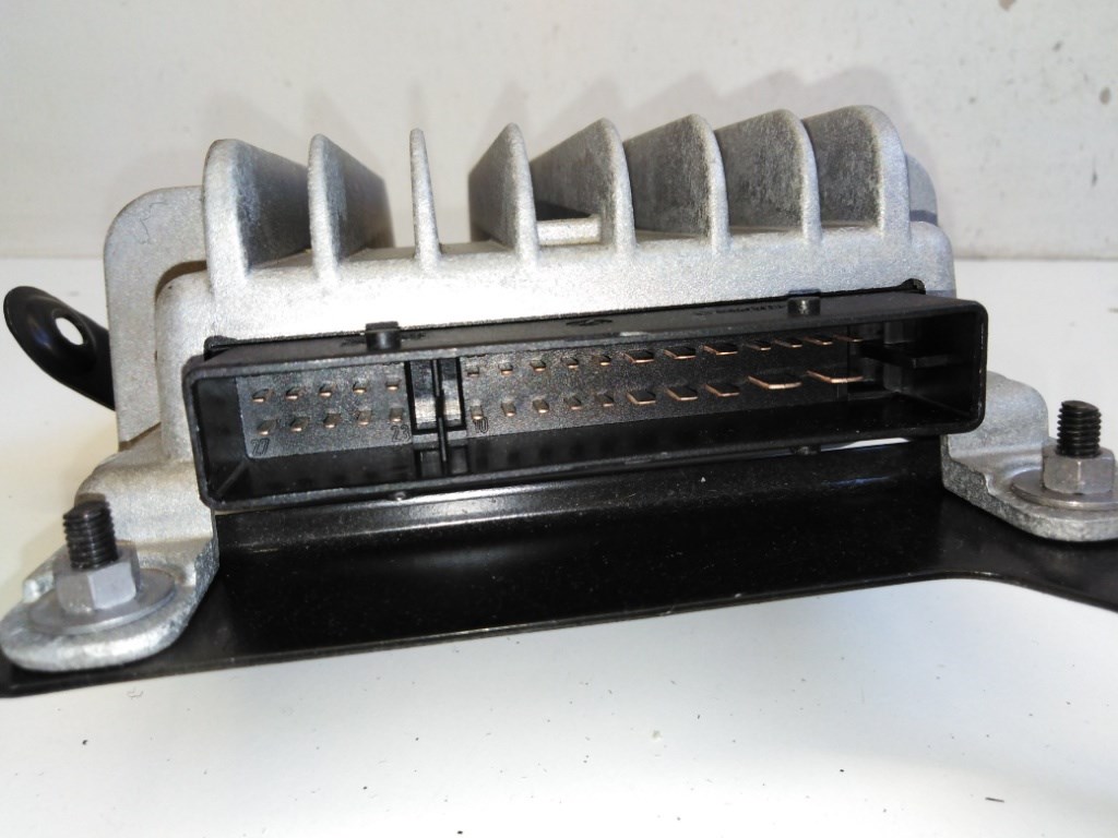 Audi A3 3 ajtós (8P) erõsítõ 8P3035223B 4. kép