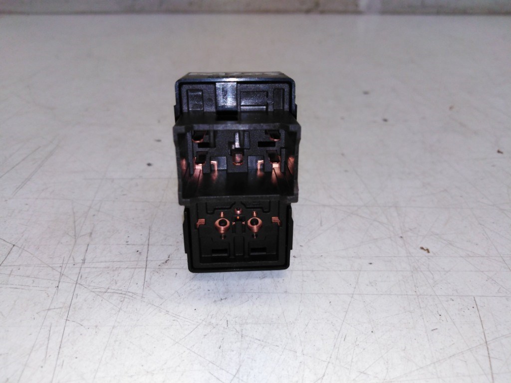 Chevrolet Spark (M300) jobb elsõ ablakemelõ kapcsoló 2. kép