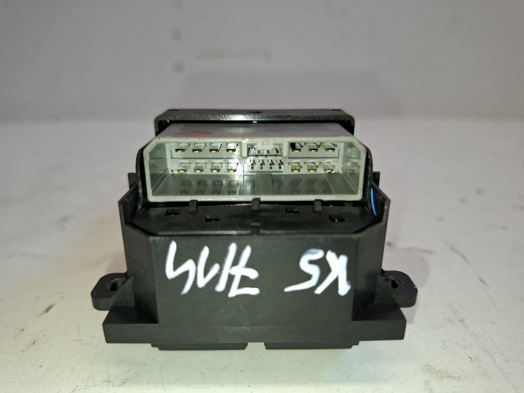 Honda Jazz (GE) bal elsõ ablakemelõ kapcsoló 4. kép