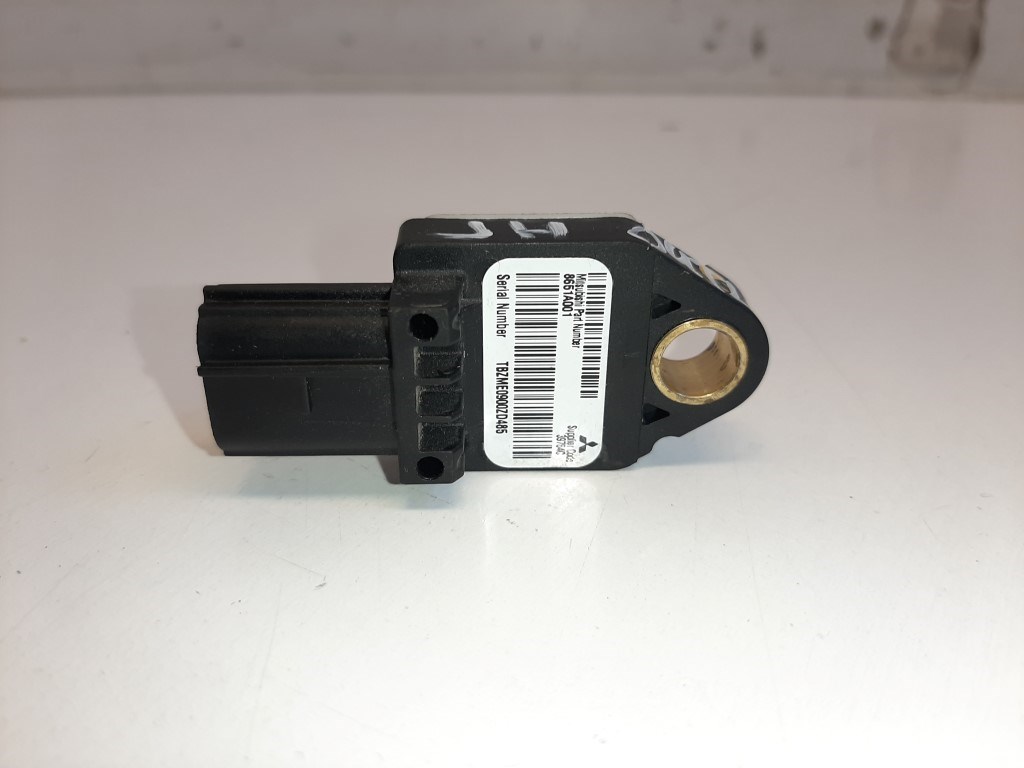 Mitsubishi Outlander jobb hátsó légzsák oldalütés érzékelõ 8651A001 1. kép