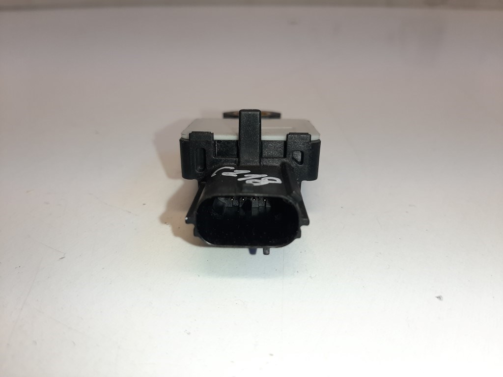 Mitsubishi Outlander jobb hátsó légzsák oldalütés érzékelõ 8651A001 2. kép