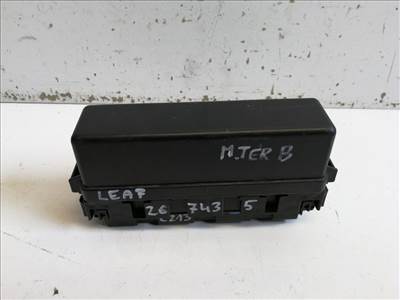 Nissan Leaf (ZE0) bal biztosíték doboz