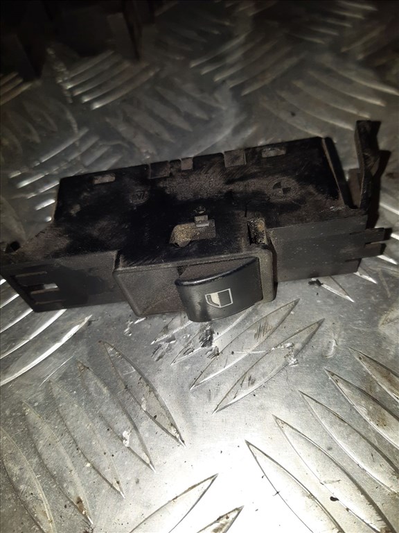 BMW 320D E46 Jobb Elsõ Ablakemelõ Kapcsoló 61.31-8 381 510 1. kép