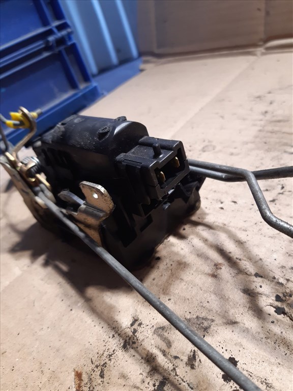 Renault Master 03-10 Bal Elsõ Ajtó Zárszerkezet 3. kép