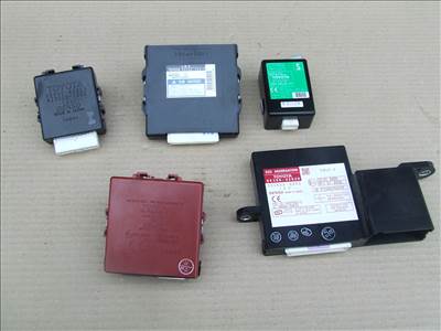 Toyota RAV4 (XA30) relék modulok 