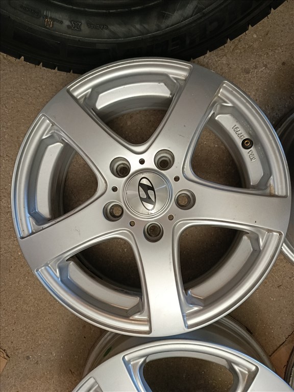  5x114.3 lyukosztású 6JJ 15" újszerű alufelni 4. kép