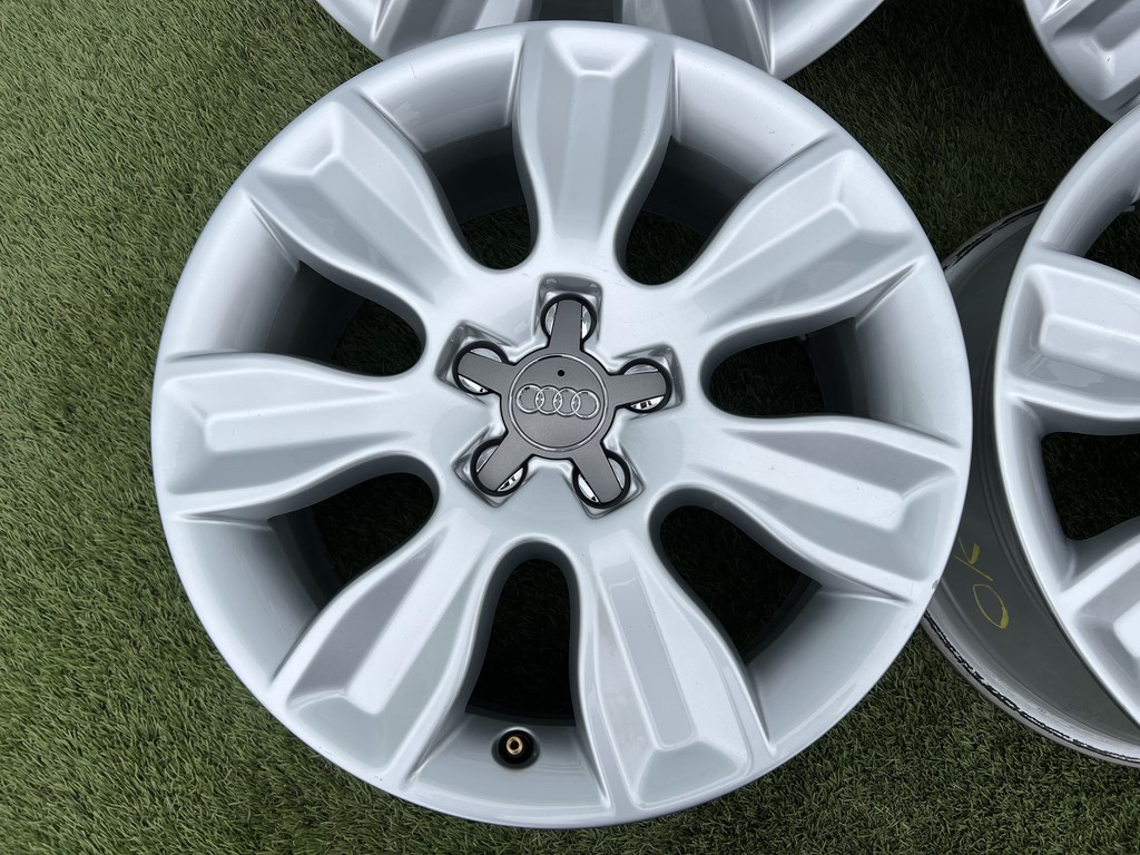 5x100 16" Audi A1 gyári alufelni 7Jx16h2 ET34 3. kép