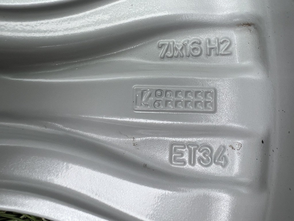 5x100 16" Audi A1 gyári alufelni 7Jx16h2 ET34 7. kép