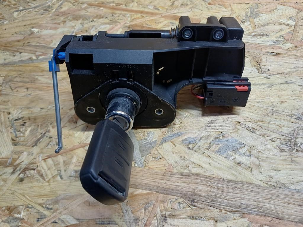 Opel Corsa C (2000-2010) Csomagtérajtó Zár Kulccsal  1. kép