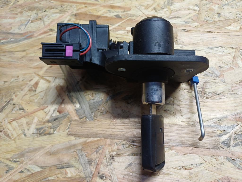 Opel Corsa C (2000-2010) Csomagtérajtó Zár Kulccsal  3. kép