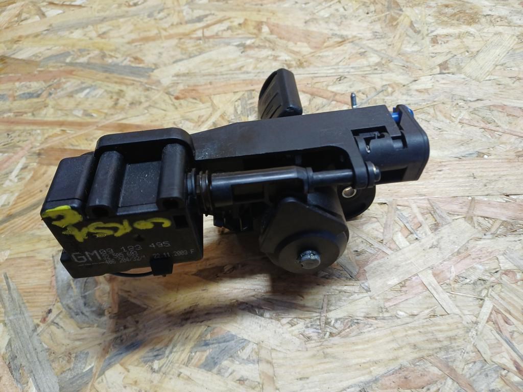 Opel Corsa C (2000-2010) Csomagtérajtó Zár Kulccsal  5. kép