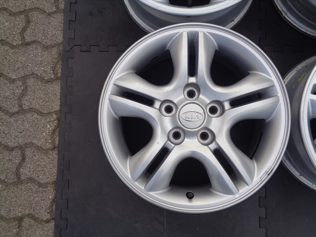 Kia gyári alufelni 16-os, 5×114.3-as osztóval szép állapotban eladó.  3. kép