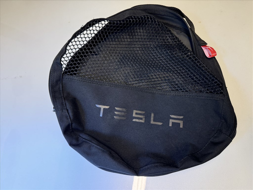 Eladó egy gyári Tesla UMC 1 töltő táska UMC töltőtáska 10.000 Ft 1. kép