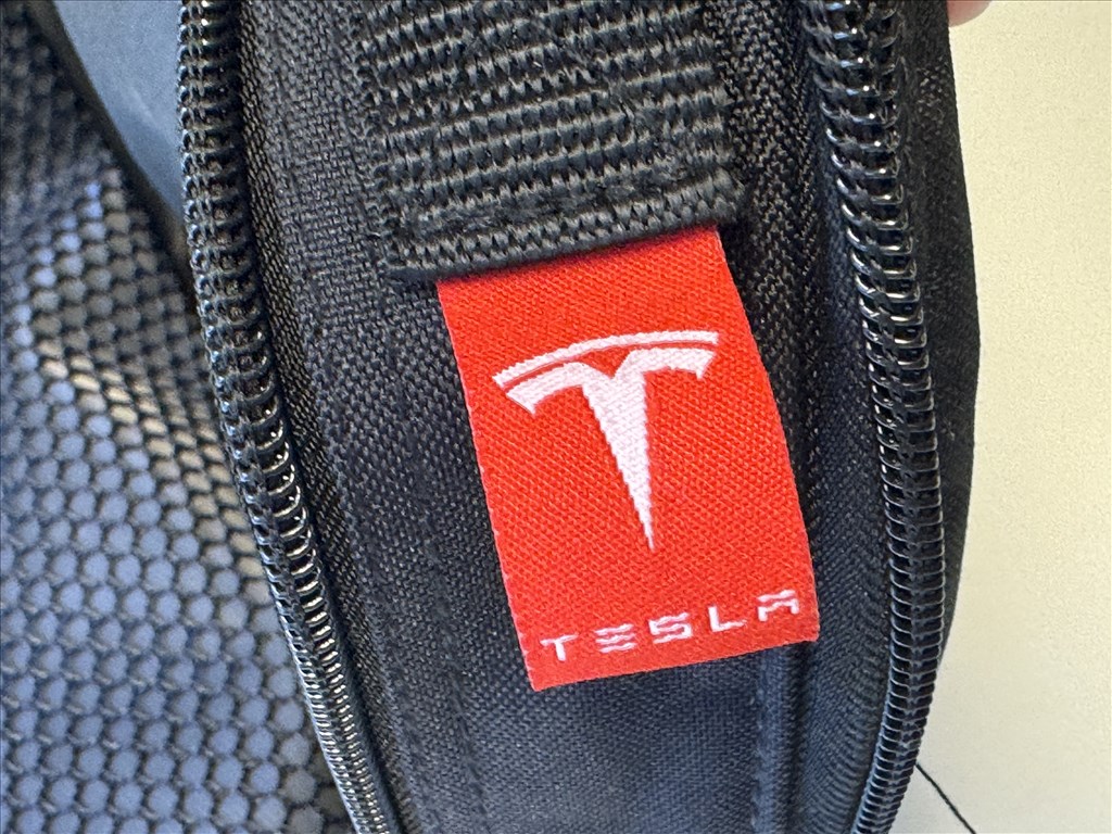 Eladó egy gyári Tesla UMC 1 töltő táska UMC töltőtáska 10.000 Ft 5. kép