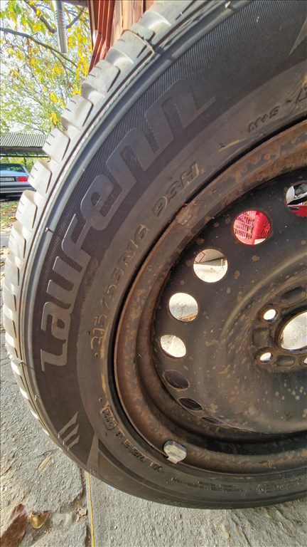  16" új lemezfelni, rajta 215/55 új Laufenn téli gumi gumi  1. kép