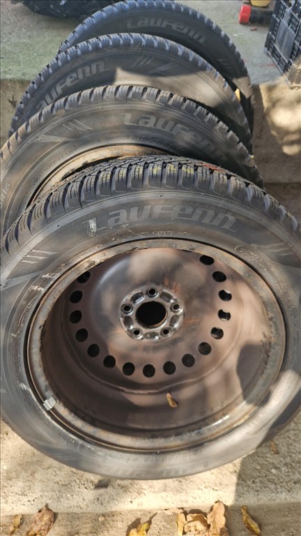  16" új lemezfelni, rajta 215/55 új Laufenn téli gumi gumi  4. kép