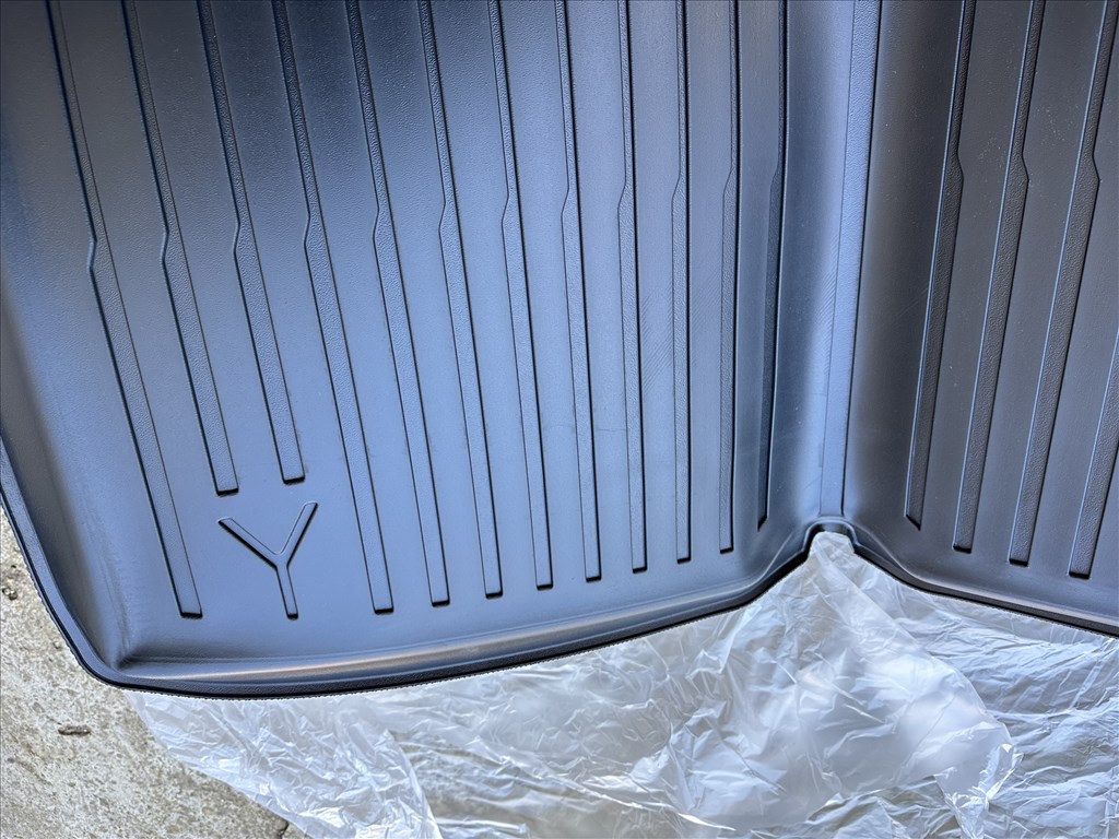Új Tesla Model Y csomagtértálca gumi jó minőségi méretpontos 5. kép