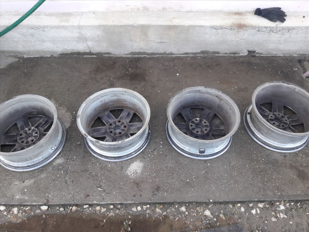 Renault Espace IV <p>Gyáriszám:<br> 16921</p><p>Felni méret: 17"</p><p>Furatszám: 5</p><p>Osztókör: 108.0</p><p>ET szám: 5CH50</p><p>Állapot: Normál</p><p>Érdeklõdéskor hivatkozzon erre: KIN-40076</p><p>Bármire van szüksége hívjon bizalommal!<br>Kizárólag munkaidõben hétfõtõl - péntekig 8-12 13-16 óráig!<br>Alkatrészek széles választékban!<br>Hivatalos Regisztrált Autobontó Kecel!<br>Vásároljon Megbízható Helyrõl Beszerelési Garanciával Profiktól!</p> 50000 5. kép