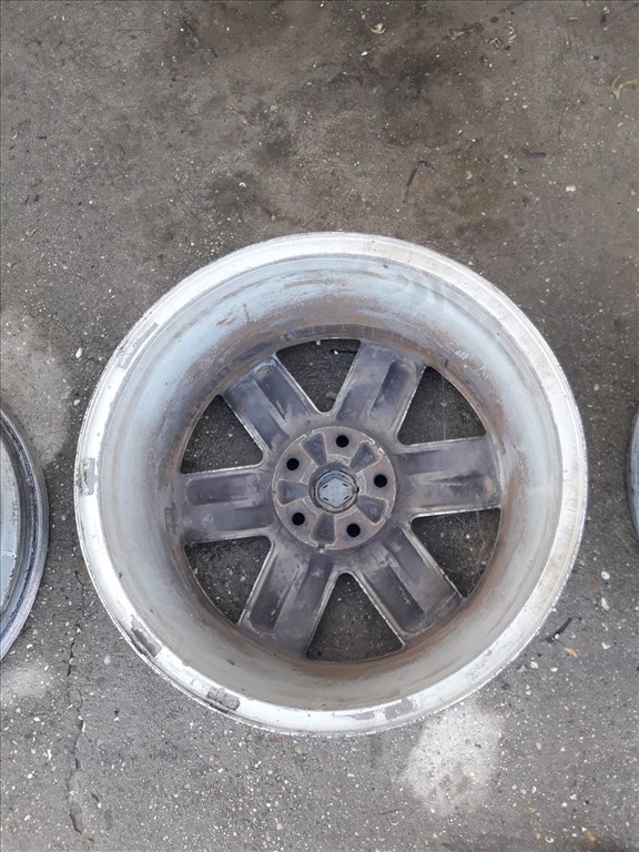 Renault Espace IV <p>Gyáriszám:<br> 16921</p><p>Felni méret: 17"</p><p>Furatszám: 5</p><p>Osztókör: 108.0</p><p>ET szám: 5CH50</p><p>Állapot: Normál</p><p>Érdeklõdéskor hivatkozzon erre: KIN-40076</p><p>Bármire van szüksége hívjon bizalommal!<br>Kizárólag munkaidõben hétfõtõl - péntekig 8-12 13-16 óráig!<br>Alkatrészek széles választékban!<br>Hivatalos Regisztrált Autobontó Kecel!<br>Vásároljon Megbízható Helyrõl Beszerelési Garanciával Profiktól!</p> 50000 7. kép