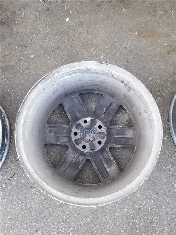 Renault Espace IV <p>Gyáriszám:<br> 16921</p><p>Felni méret: 17"</p><p>Furatszám: 5</p><p>Osztókör: 108.0</p><p>ET szám: 5CH50</p><p>Állapot: Normál</p><p>Érdeklõdéskor hivatkozzon erre: KIN-40076</p><p>Bármire van szüksége hívjon bizalommal!<br>Kizárólag munkaidõben hétfõtõl - péntekig 8-12 13-16 óráig!<br>Alkatrészek széles választékban!<br>Hivatalos Regisztrált Autobontó Kecel!<br>Vásároljon Megbízható Helyrõl Beszerelési Garanciával Profiktól!</p> 50000 8. kép