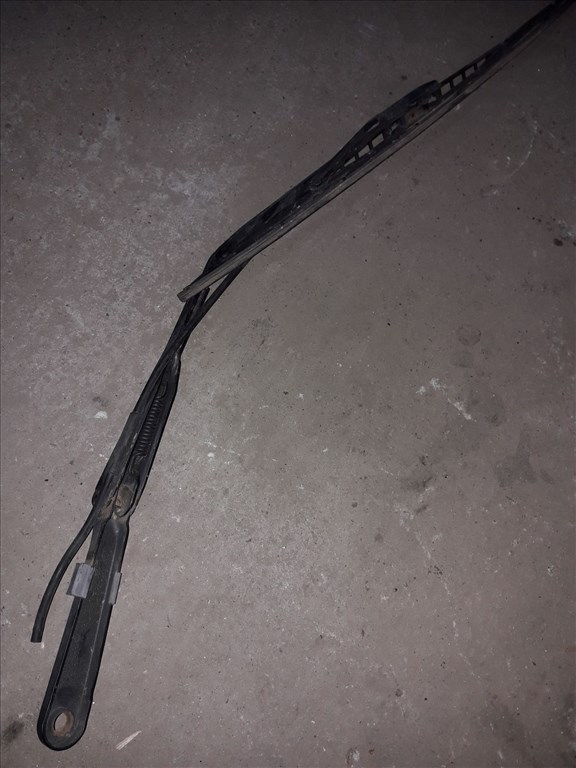 Iveco Daily Bal Elsõ Ablaktörlõ Kar 2. kép