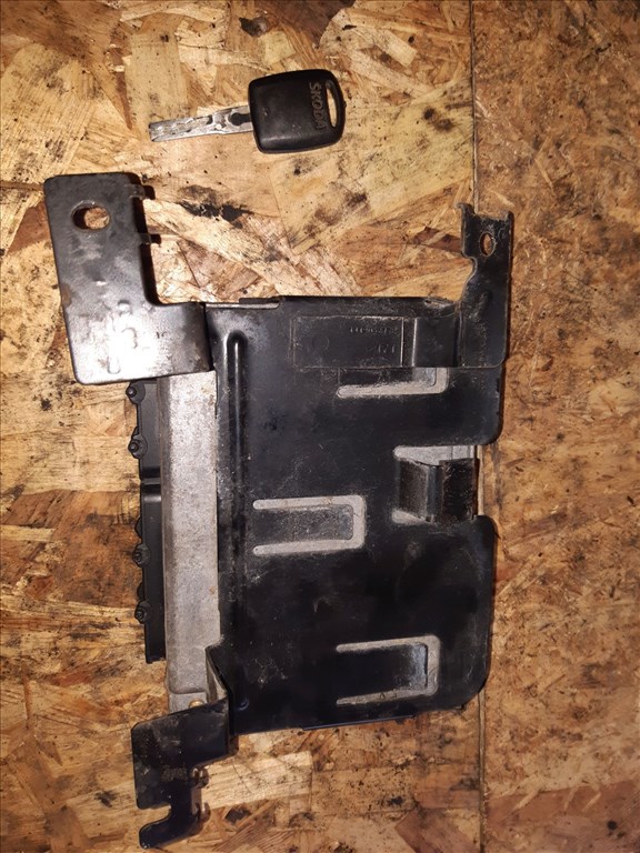 Skoda Octavia Motorvezérlõ / ECU Szett 032 906 014 F 2. kép