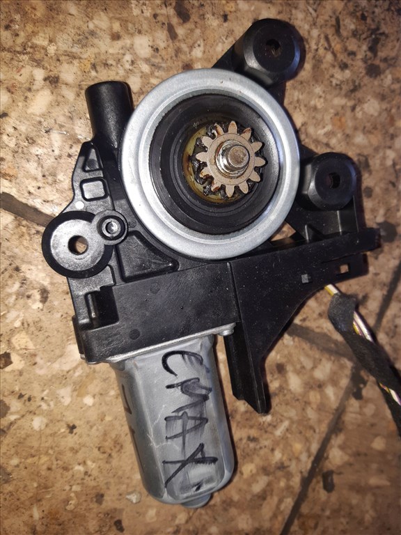 Ford C-Max Jobb Elsõ Ablakemelõ Motor 979036-100 1. kép