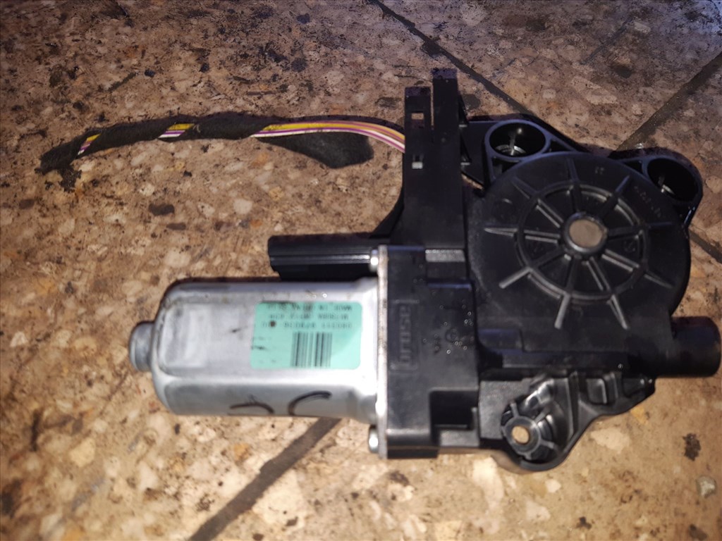 Ford C-Max Jobb Elsõ Ablakemelõ Motor 979036-100 2. kép