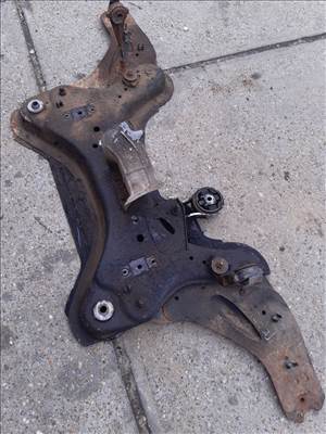 Renault Trafic Első Bölcső