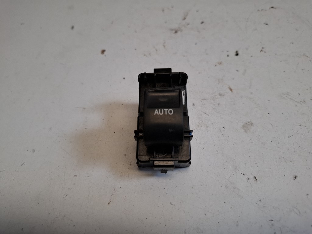 Toyota IQ jobb elsõ ablakemelõ kapcsoló 1. kép