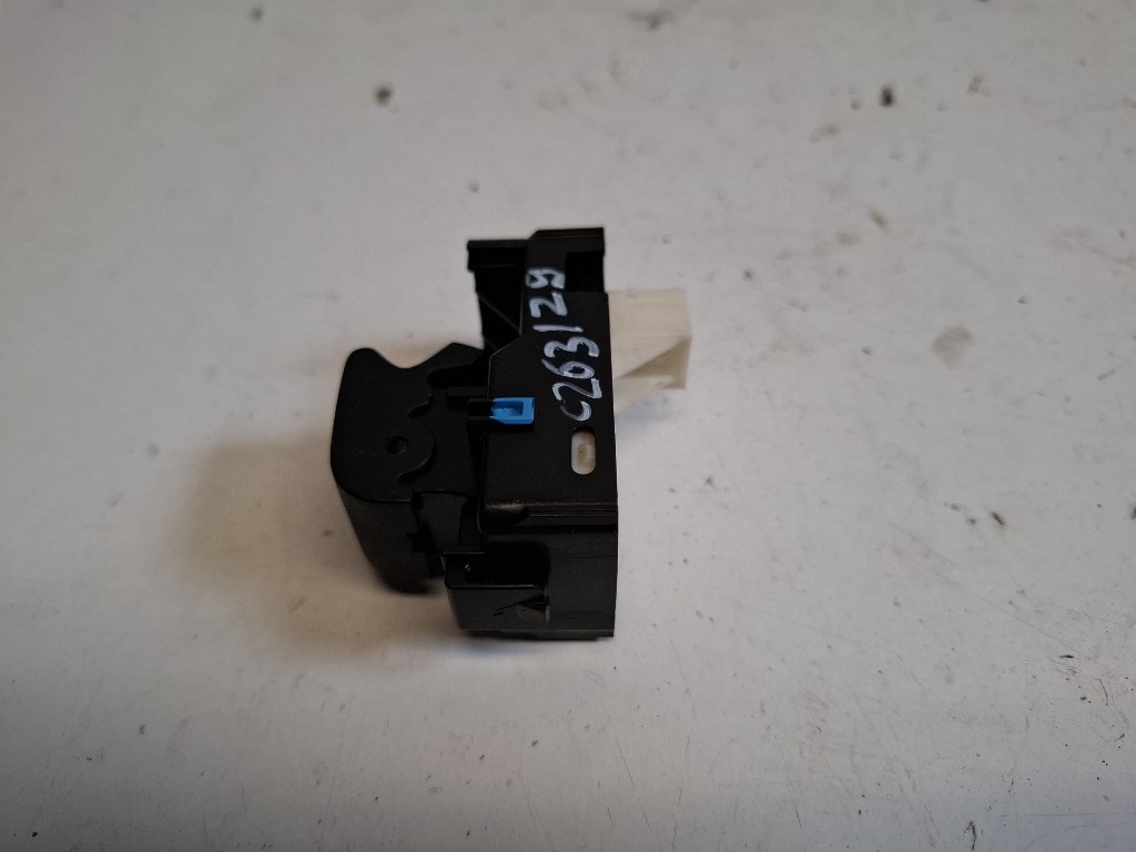 Toyota IQ jobb elsõ ablakemelõ kapcsoló 2. kép