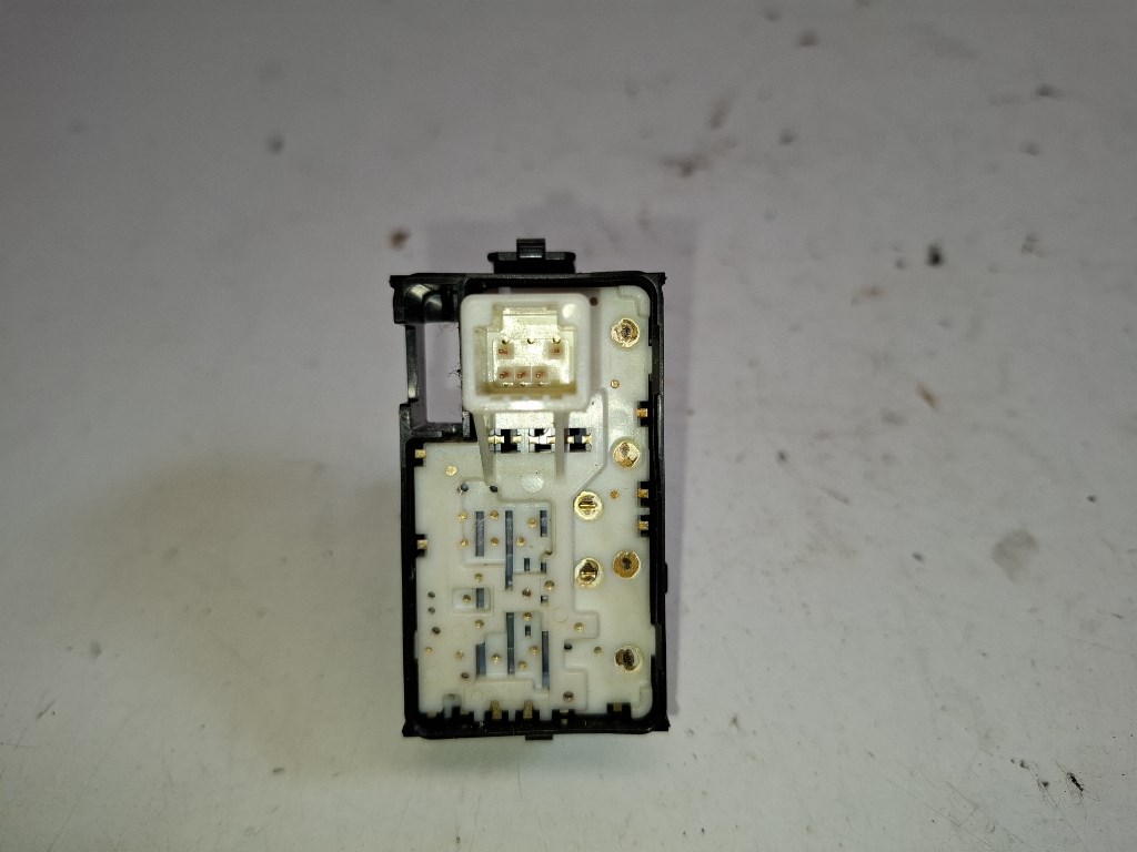 Toyota IQ jobb elsõ ablakemelõ kapcsoló 3. kép