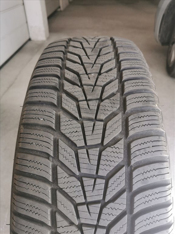  AUDI Q3-on használt  5x112  /  17" újszerű lemezfelni, rajta 215/65 újszerű Hankook téli gumi  3. kép