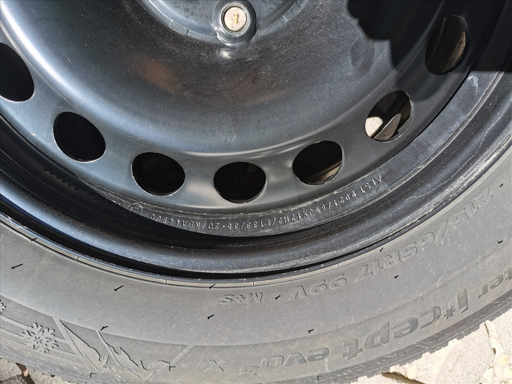 AUDI Q3-on használt  5x112  /  17" újszerű lemezfelni, rajta 215/65 újszerű Hankook téli gumi  5. kép