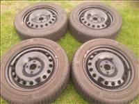 4x100 lyukosztású 16" gyári Renault lemezfelni, rajta 205/55 Hankook téli gumi 