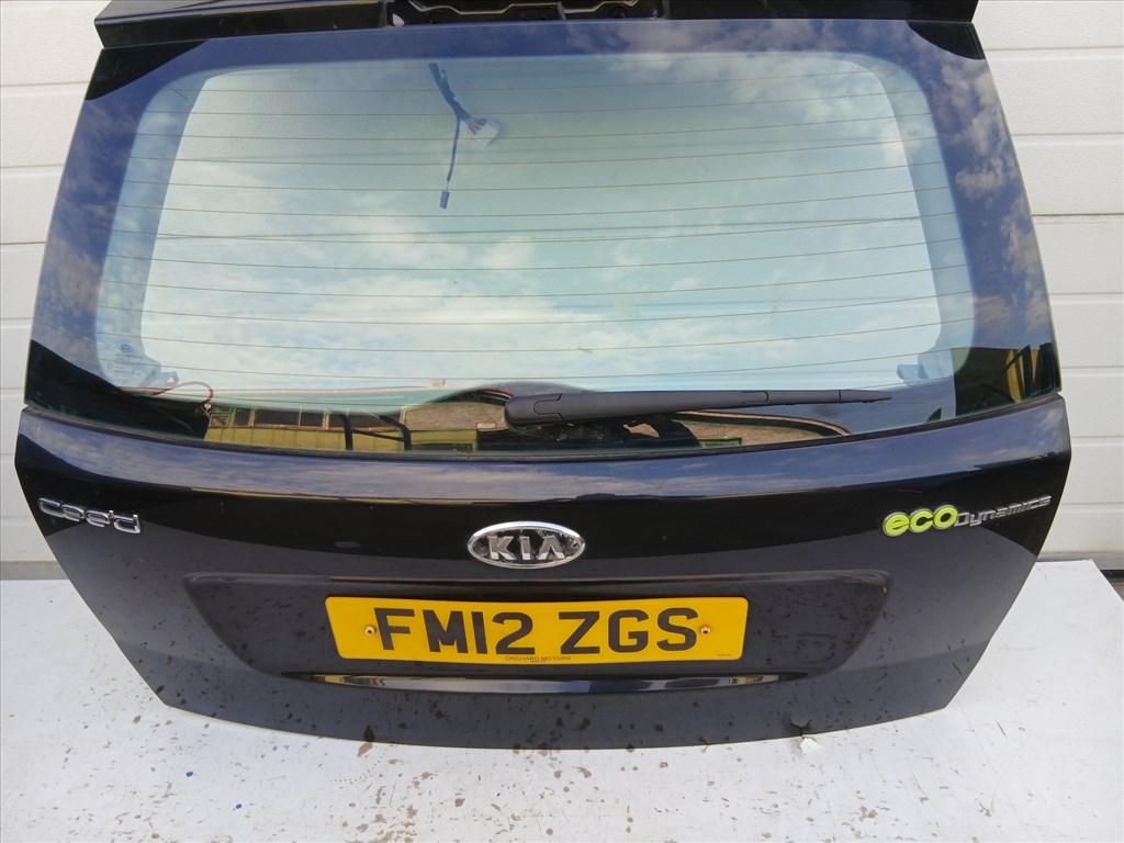 14463 Kia Ceed I. kombi 2007-2012 Csomagtérajtó    Fekete 2. kép