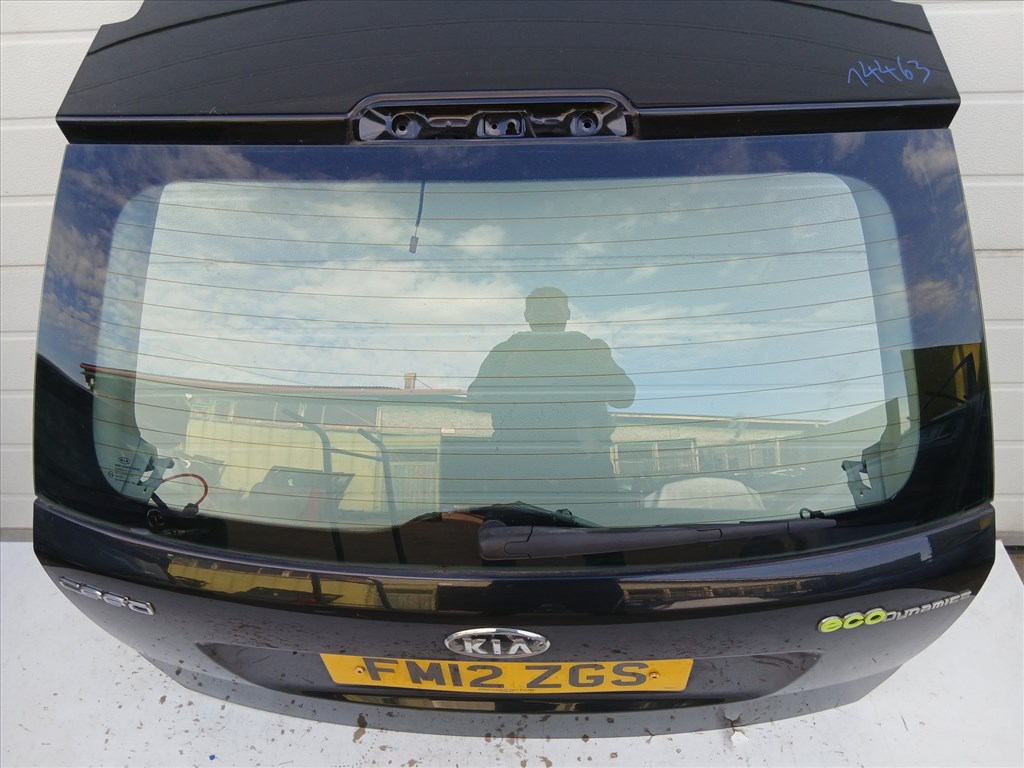 14463 Kia Ceed I. kombi 2007-2012 Csomagtérajtó    Fekete 5. kép