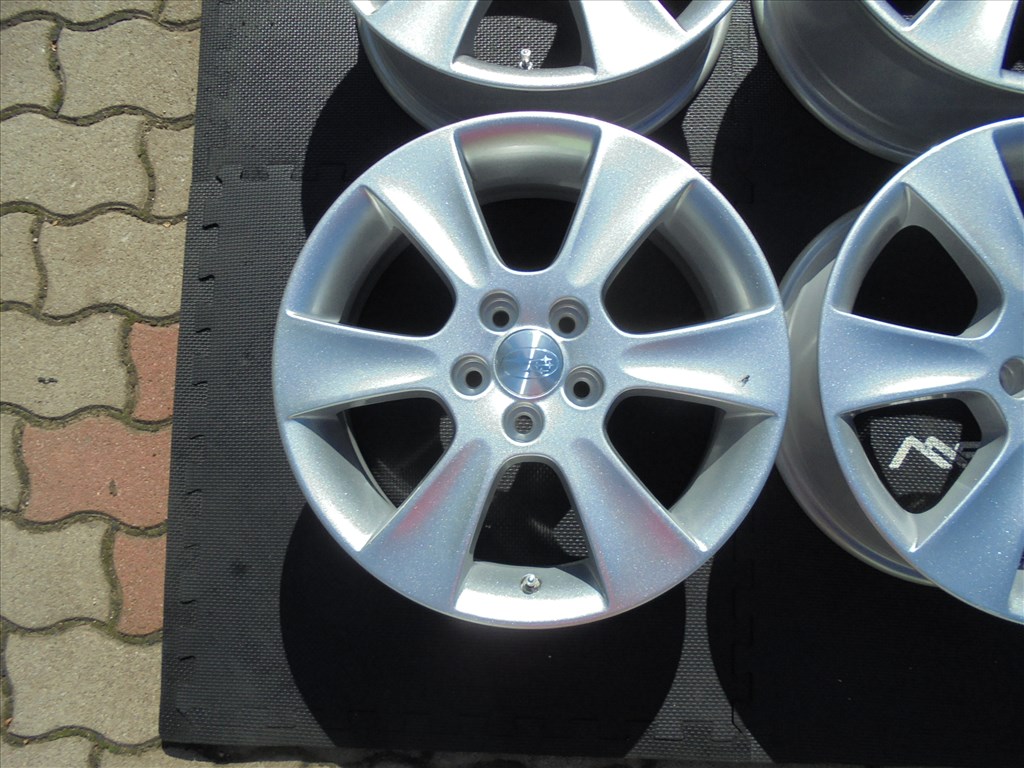 Új 16-os 5 x 100-as gyári Subaru alufelni eladó 3. kép