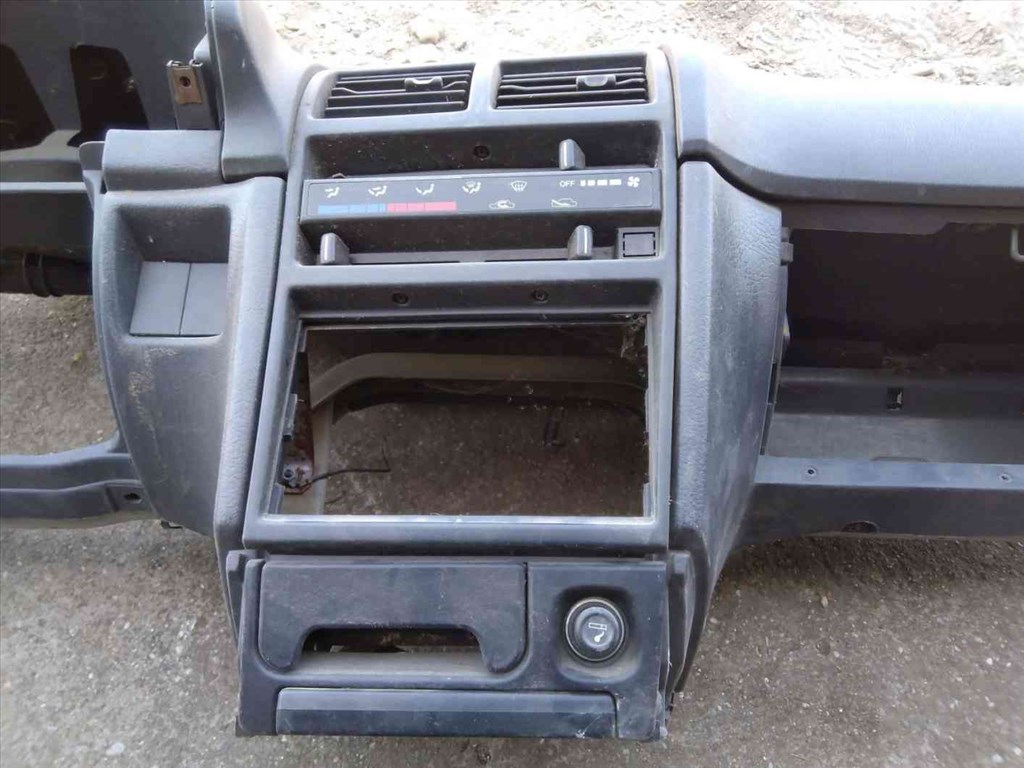 Suzuki Swift II 92-03 Mûszerfal Héj 3. kép