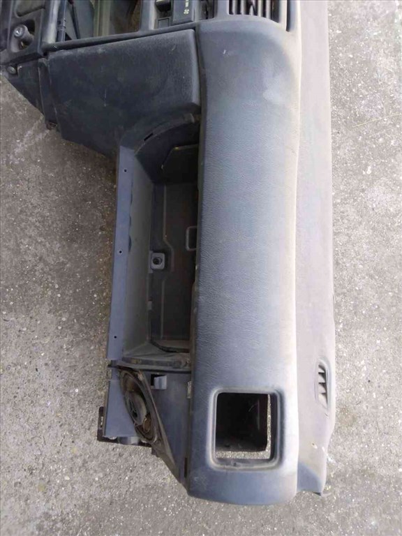 Suzuki Swift II 92-03 Mûszerfal Héj 4. kép