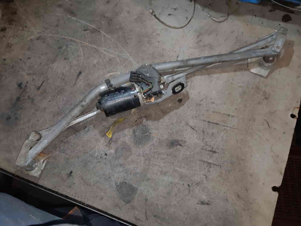 Volkswagen Transporter T4 91-96 Elsõ Ablaktörlõ Motor ቛõ Ablaktörlõ Mechanika 0 390 241 120 1. kép