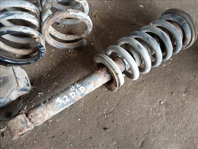Mitsubishi Pajero Jobb Első Lengéscsillapító  Rugó