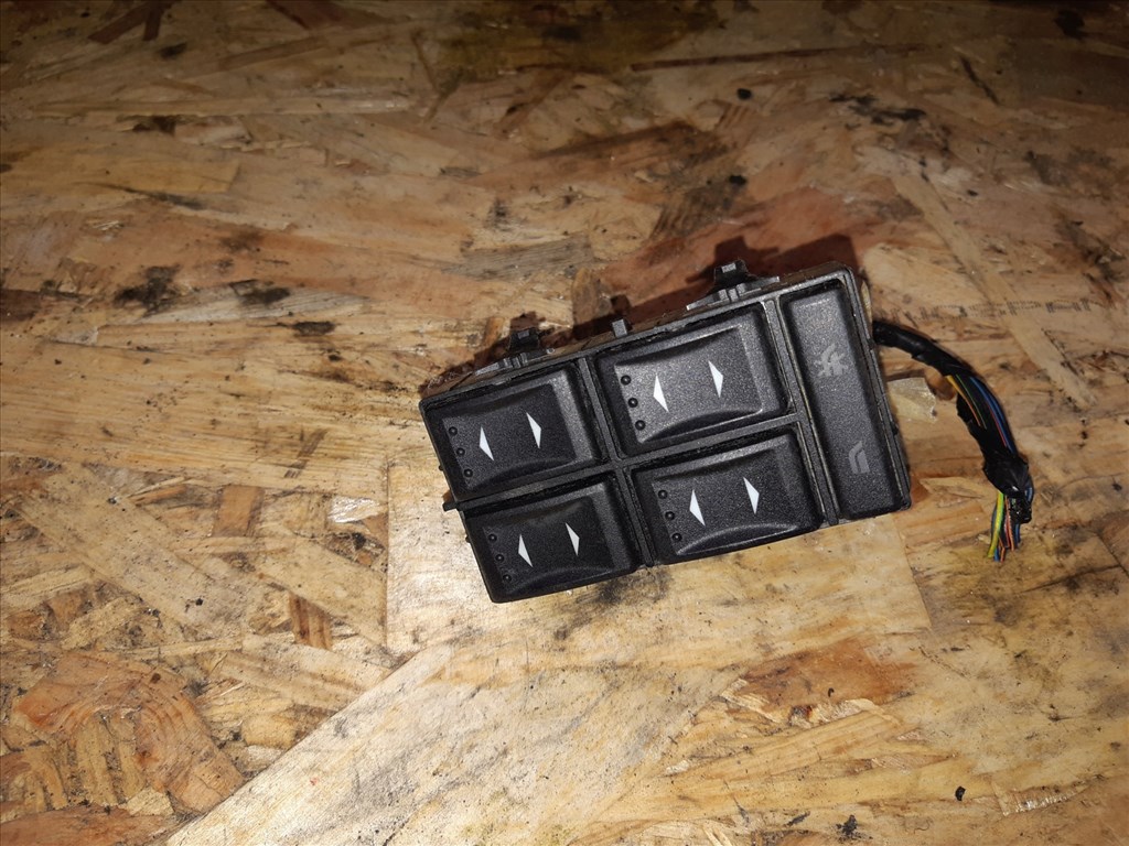 Ford Mondeo III Bal Elsõ Ablakemelõ Kapcsoló 1S7T14A132BD 1. kép