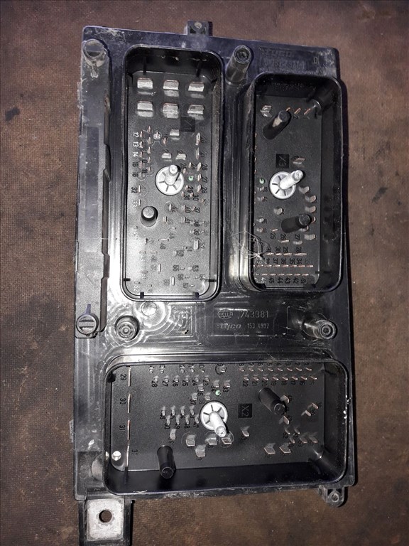 Opel Astra H Biztosítéktábla / Relé Tábla 13 206 754 2. kép