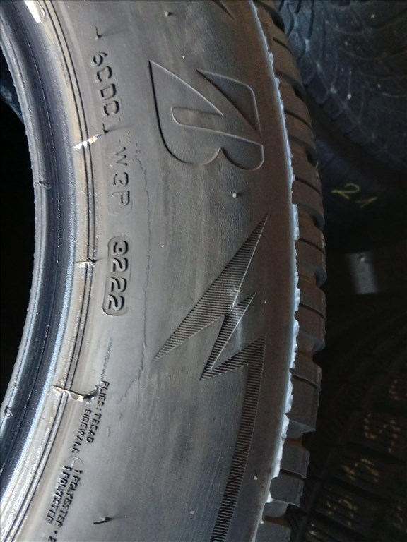  235/60R18" használt Bridgestone téli gumi 2022 3. kép