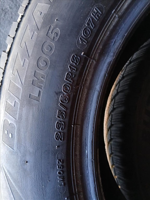  235/60R18" használt Bridgestone téli gumi 2022 4. kép