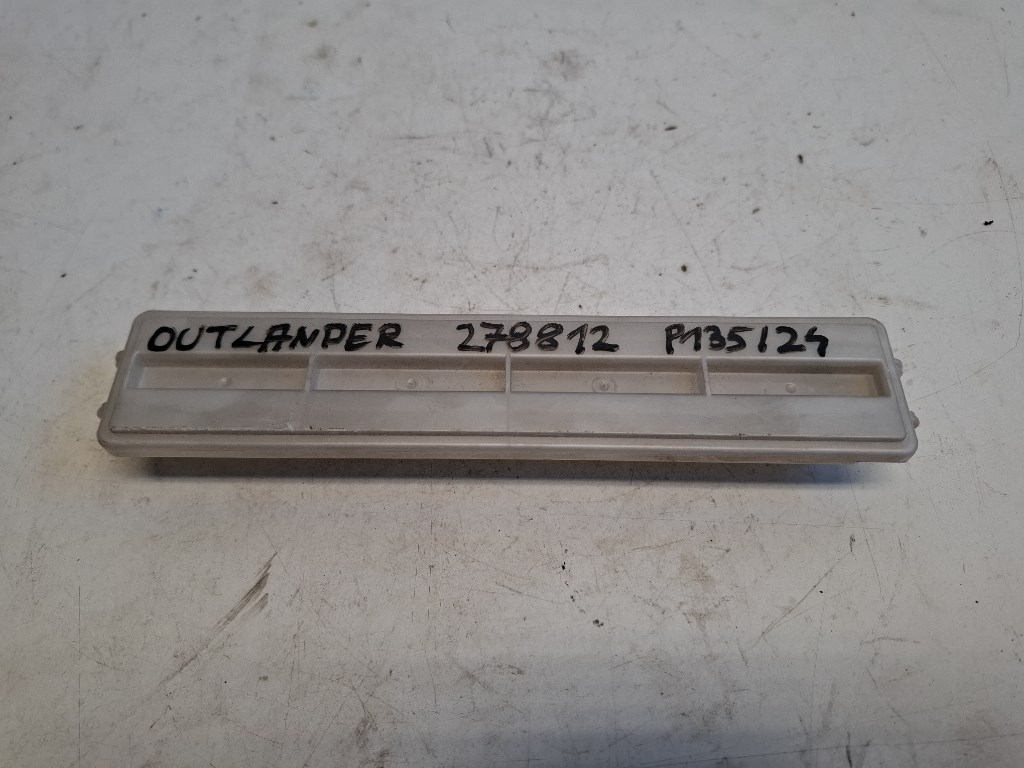 Mitsubishi Outlander  pollenszûrõfedél 132A013 1. kép