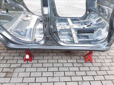 Nissan Note (E12) jobb küszöb